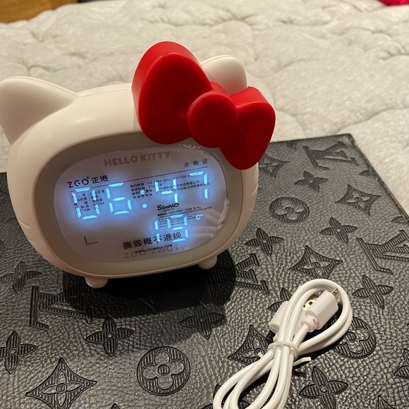 Hello Kitty clock - Picture 4 of 13